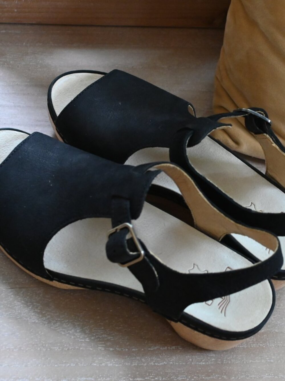 NEW Dansko Laverne Women's Casual Sandals, Black Milled Nubuck Size 39